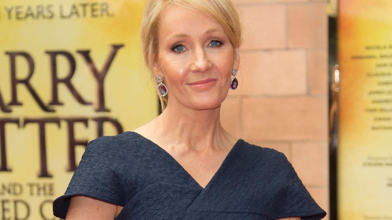 Joanne K. Rowling hat neue "Harry Potter"-Abenteuer aus ihrer Feder gezaubert.