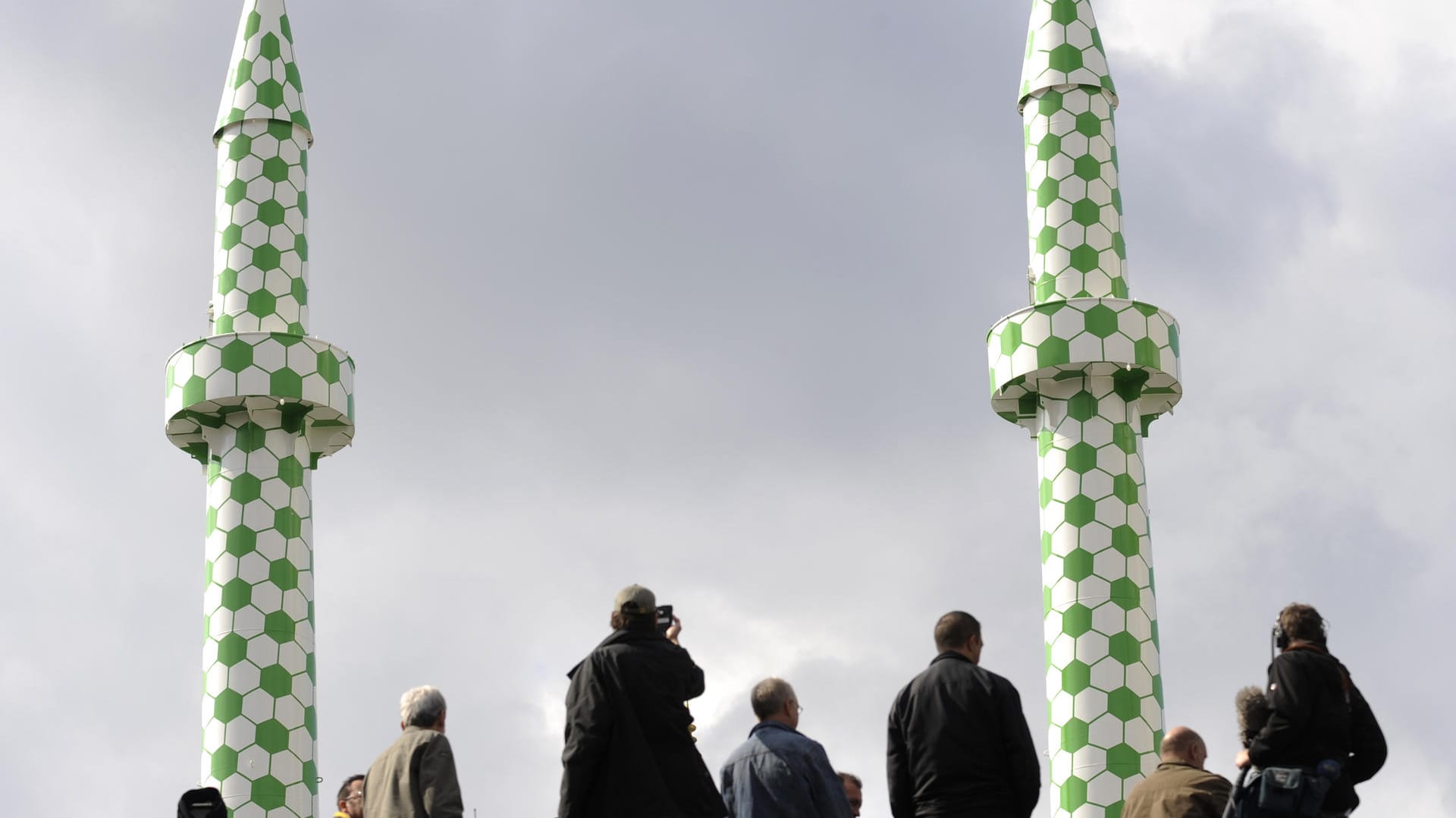 Die Minarette der Centrum-Moschee in Hamburg.