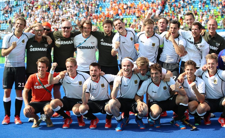 Die deutschen Hockey-Männer gewinnen im Penaltyschießen gegen die Niederlande und sichern sich Bronze.