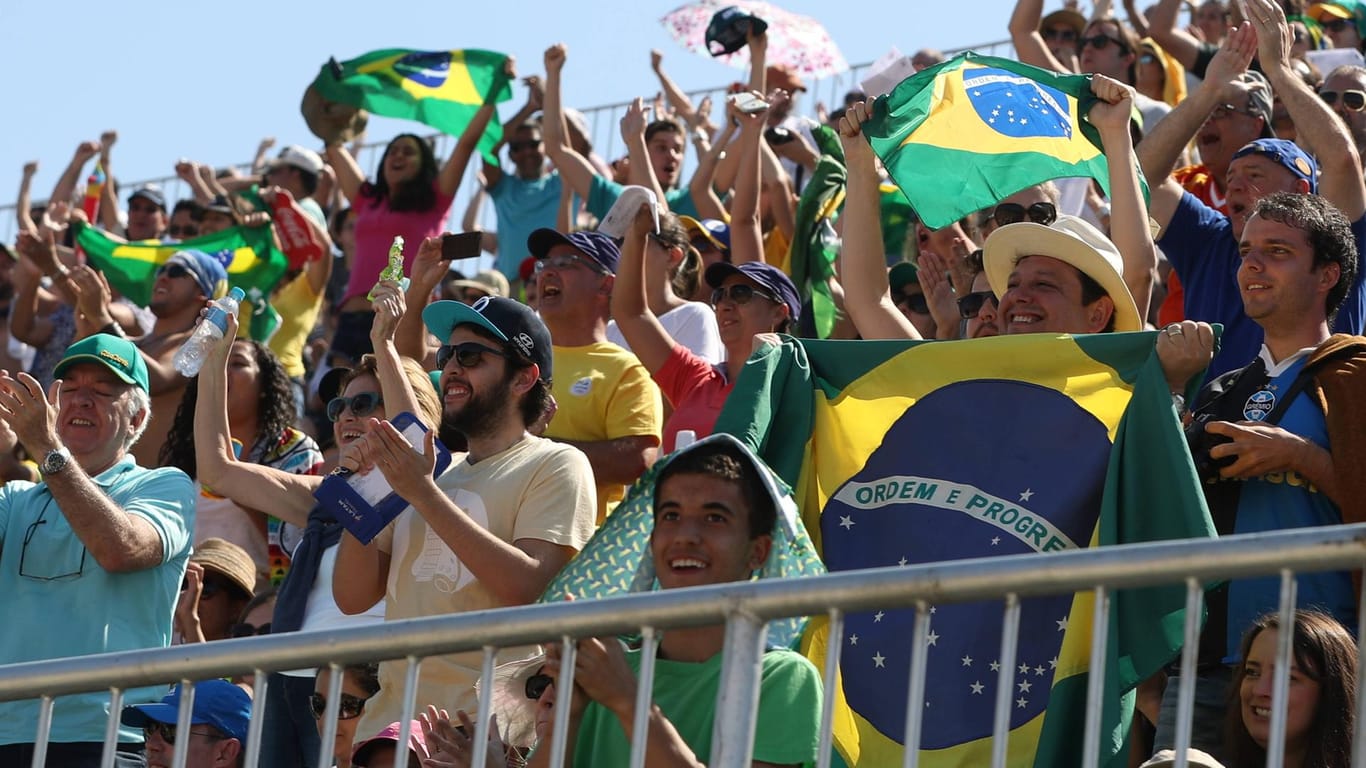 Die brasilianischen Fans feuern ihre Sportler an - manchmal an der Grenze zur Unsportlichkeit.