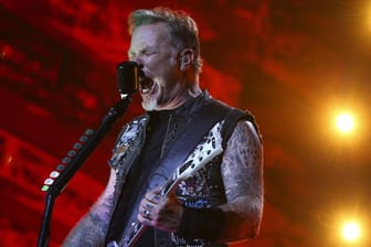 Metallica-Gitarrist und Sänger James Hetfield im August 2015 bei einem Konzert in Moskau.