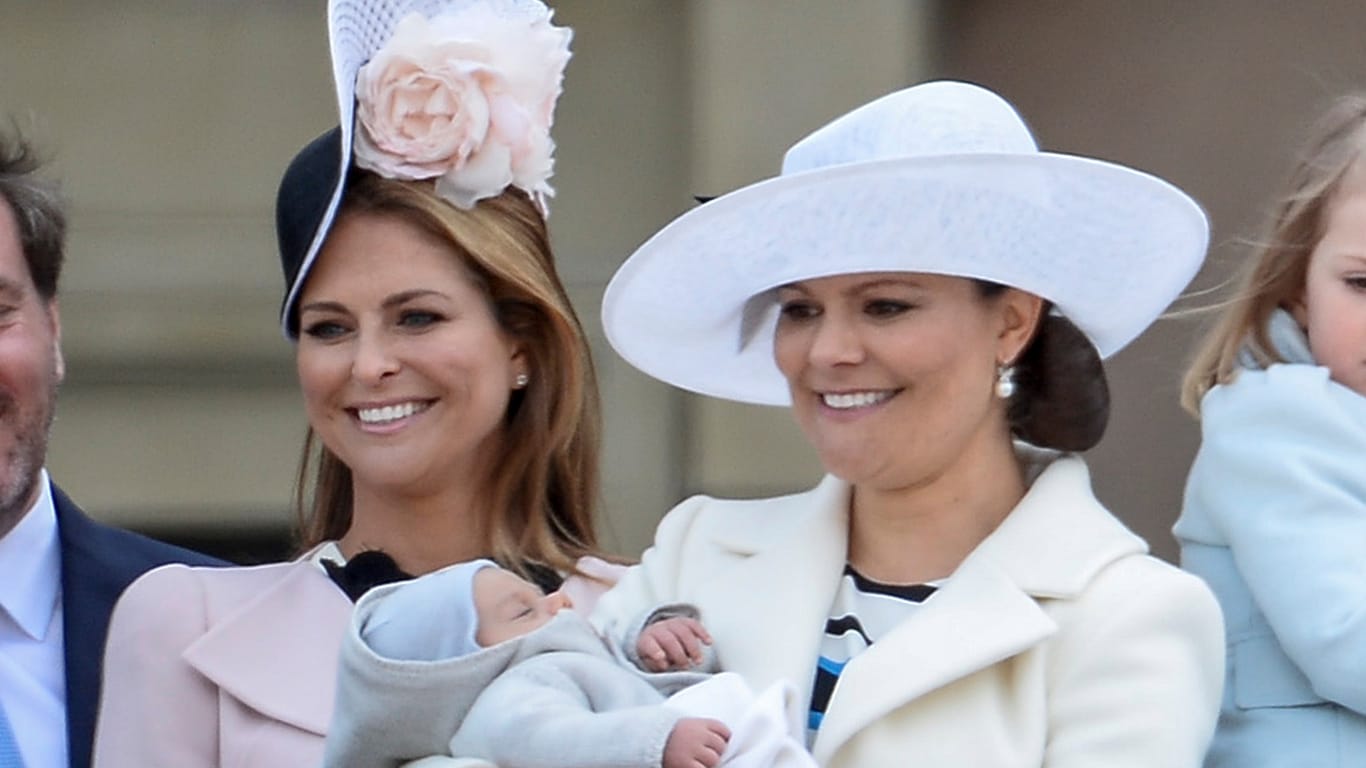 Prinzessin Madeleine und Kronprinzessin Victoria mit Sohn Oscar.