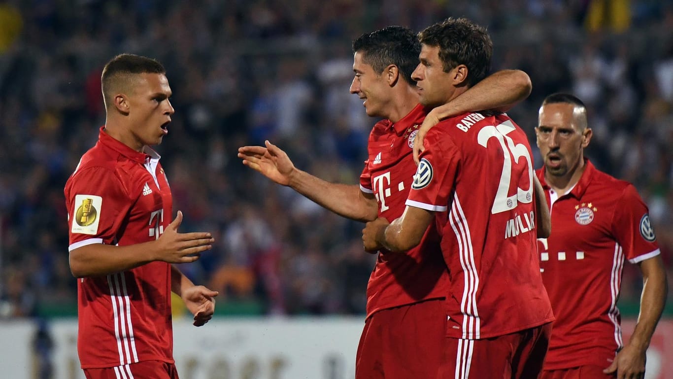 Locker Sieg für den FC Bayern in der 1. Runde des DFB-Pokals.