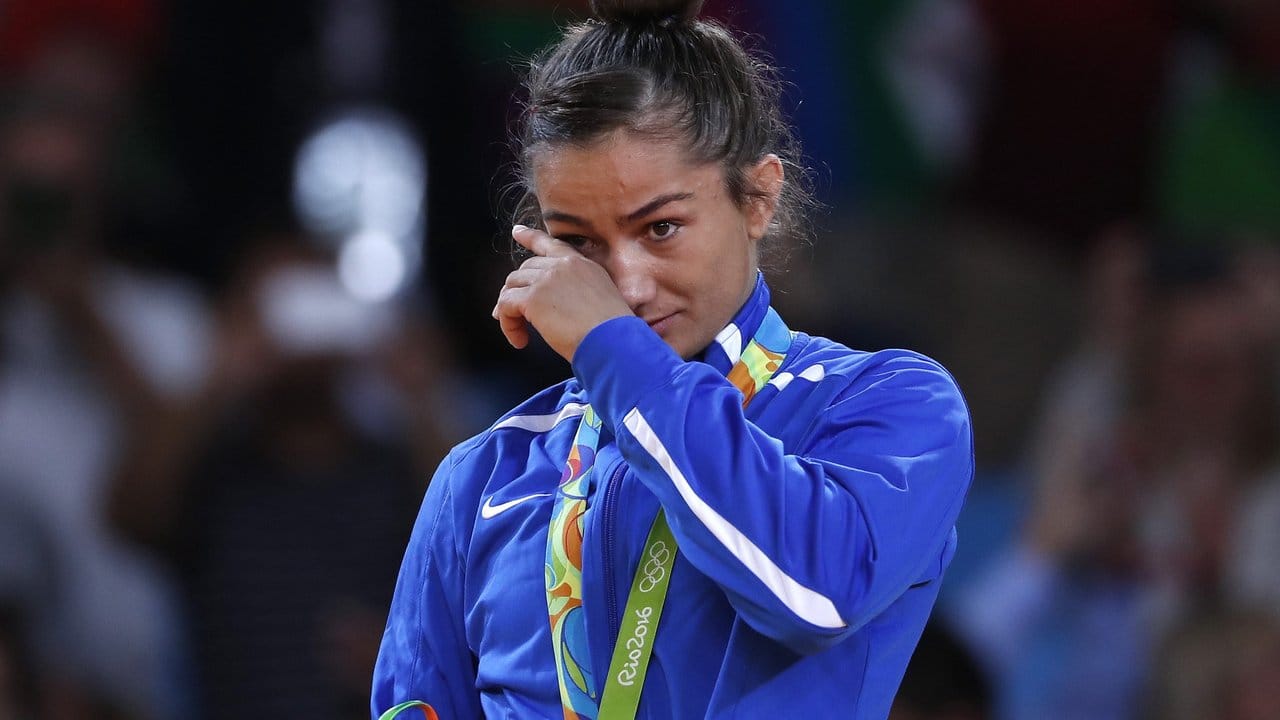 Majlinda Kelmendi erkämpft im Judo die erste Medaille für Kosovo.