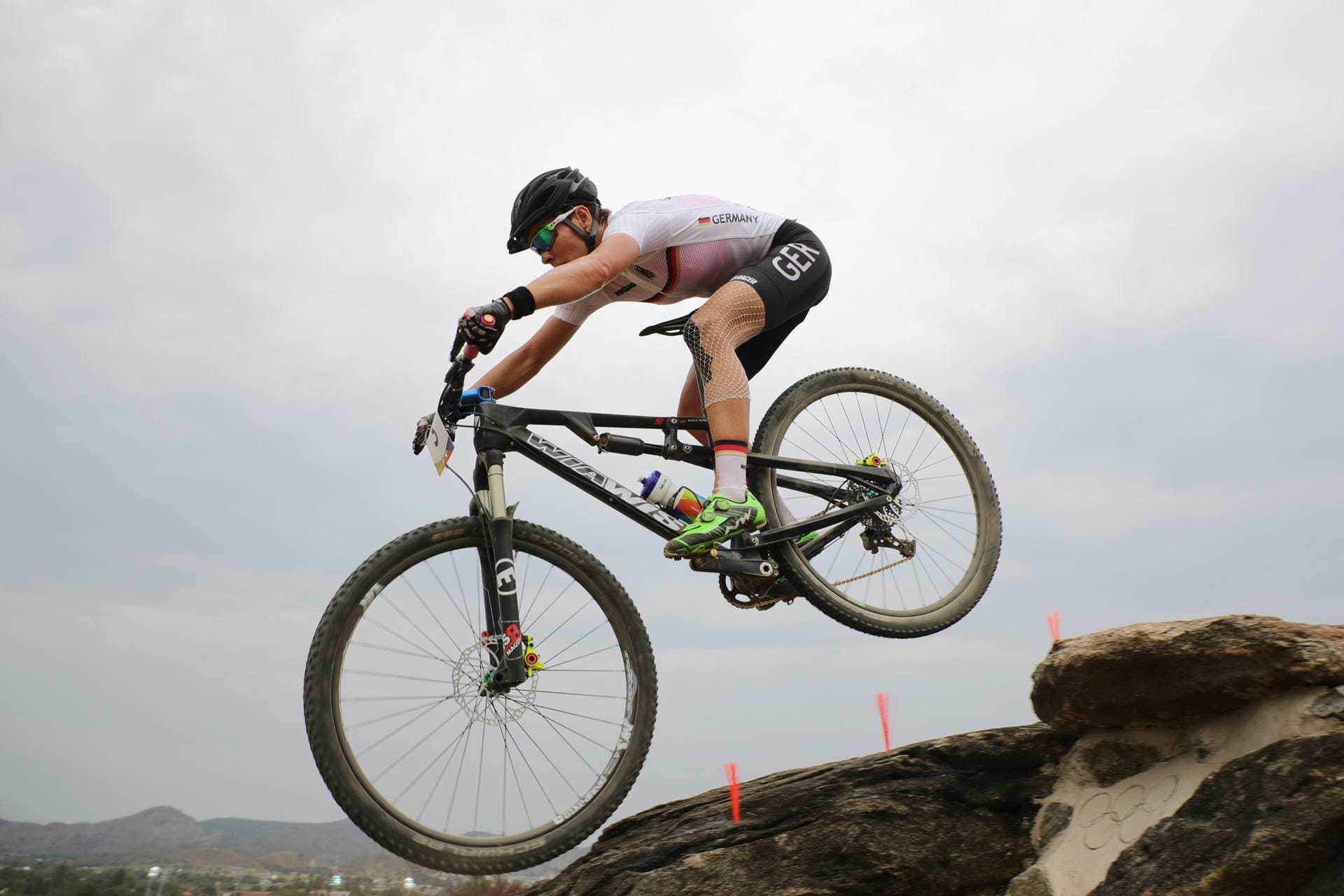Auch mit 44 Jahren hat Sabine Spitz nichts verlernt. Die Mountainbike-Olympiasiegerin von 2008 nimmt in Rio an ihren fünften Olympischen Spielen teil. Drei Mal holte sie eine Medaille.