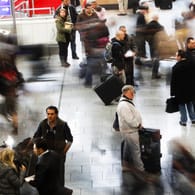 Flughafen Frankfurt: Die Videoüberwachung soll mit spezieller Software ausgestattet werden, um die Fahndung nach Terrorverdächtigen zu erleichtern.