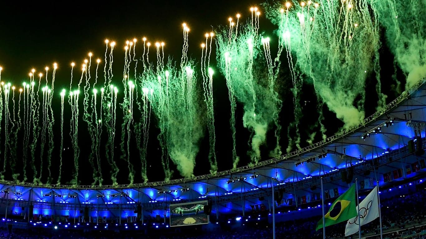 Die Abschlussfeier im Maracana-Stadion begann mit einem riesigen Feuerwerk.