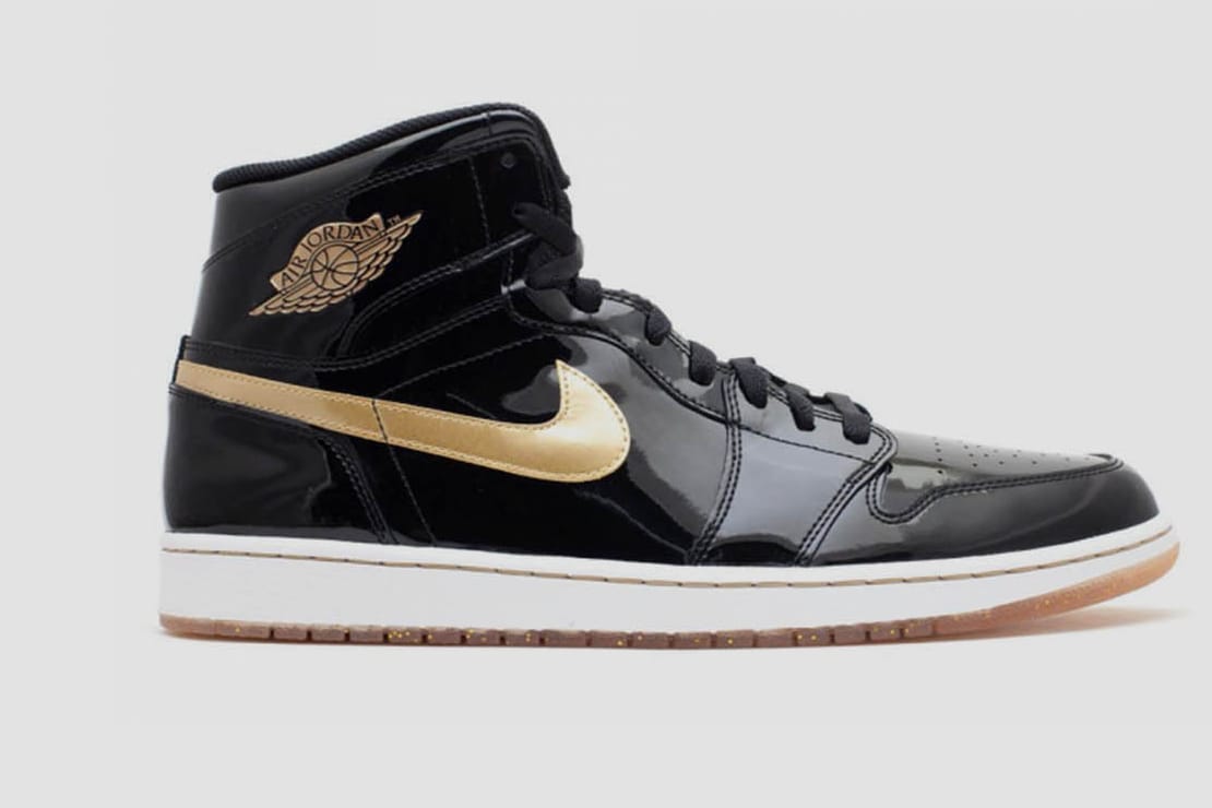 Die Jordans sind Kult-Schuhe schlechthin. Eines der am höchsten gehandelten Nike-Modelle ist der Jordan 1 Retro Black Metallic Gold von 2013. Er ist momentan 2250 Dollar (1994 Euro) wert.