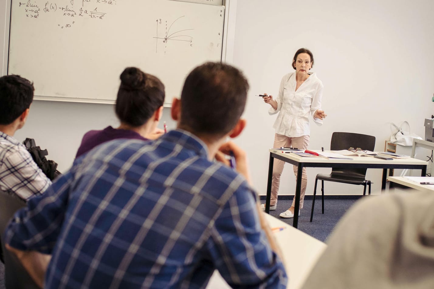 Aufbaukurs Mathematik für junge Flüchtlinge am Studienkolleg der Freien Universität in Berlin.