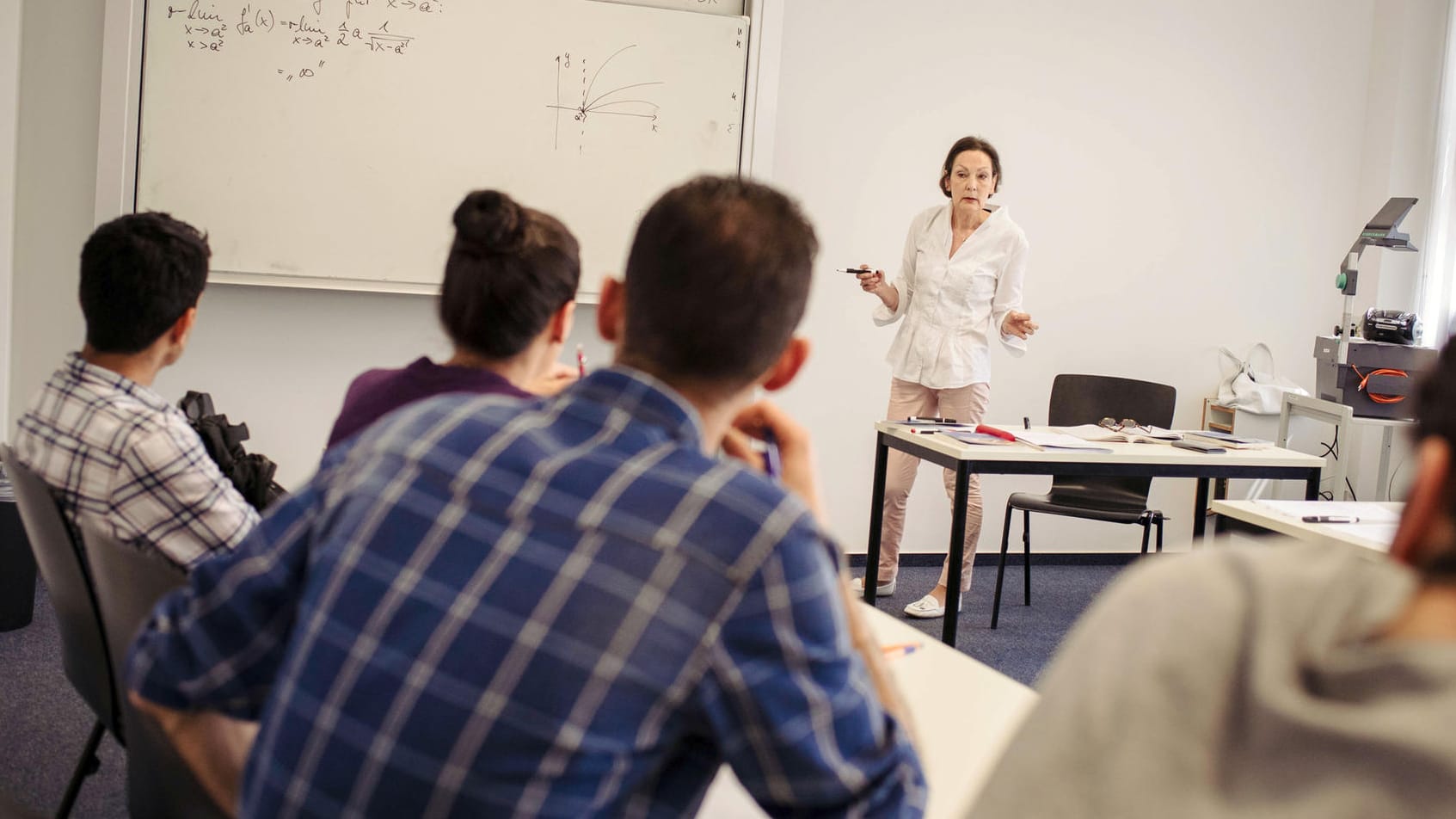 Aufbaukurs Mathematik für junge Flüchtlinge am Studienkolleg der Freien Universität in Berlin.