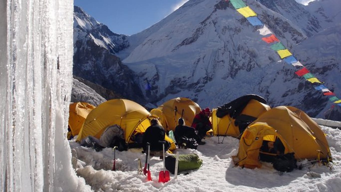 Auf Expeditionen übernachten die Teilnehmer in der Regel in Zelten, wie hier am Mount Everest - der Komfort ist entsprechend gering.
