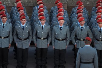 Soldaten der Bundeswehr beim Gelöbnis: Die Wehrpflicht ist offenbar wieder ein Thema.