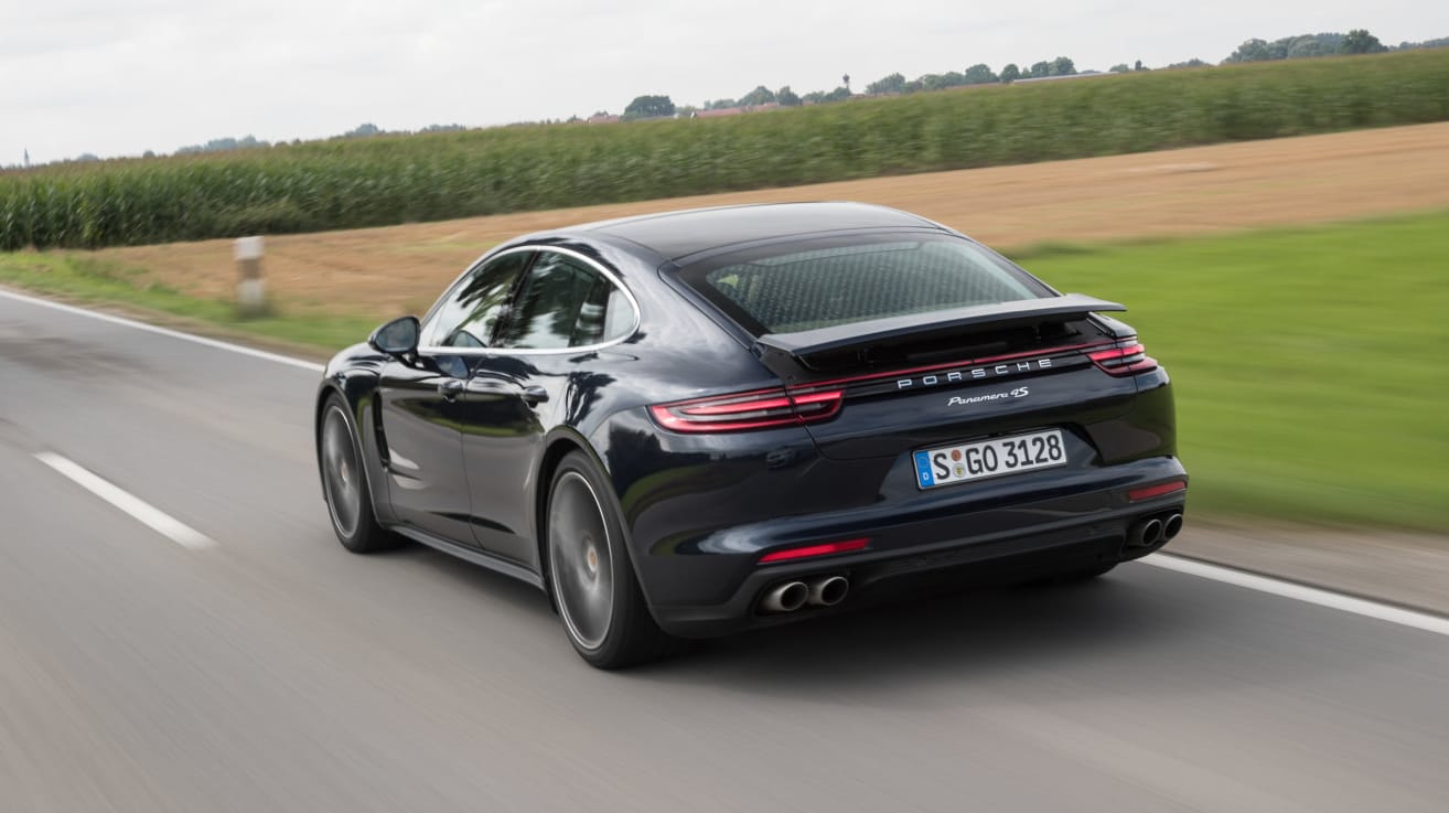 Ein schneller Rücken kann entzücken: Porsche Panamera 4S Diesel.