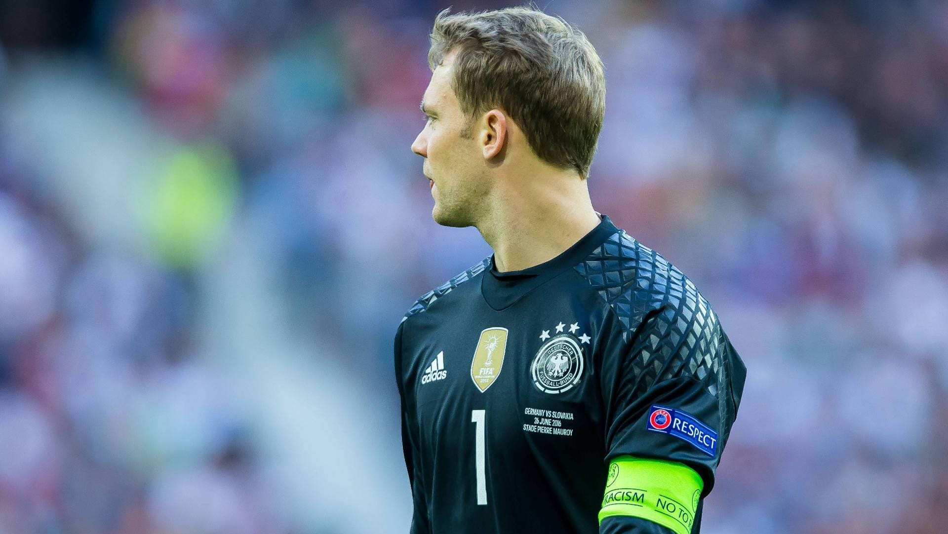 Lief bereits bei der EM in Frankreich mit der Kapitänsbinde der DFB-Elf auf: Manuel Neuer. Lief bereits bei der EM in Frankreich mit der Kapitänsbinde der DFB-Elf auf: Manuel Neuer.