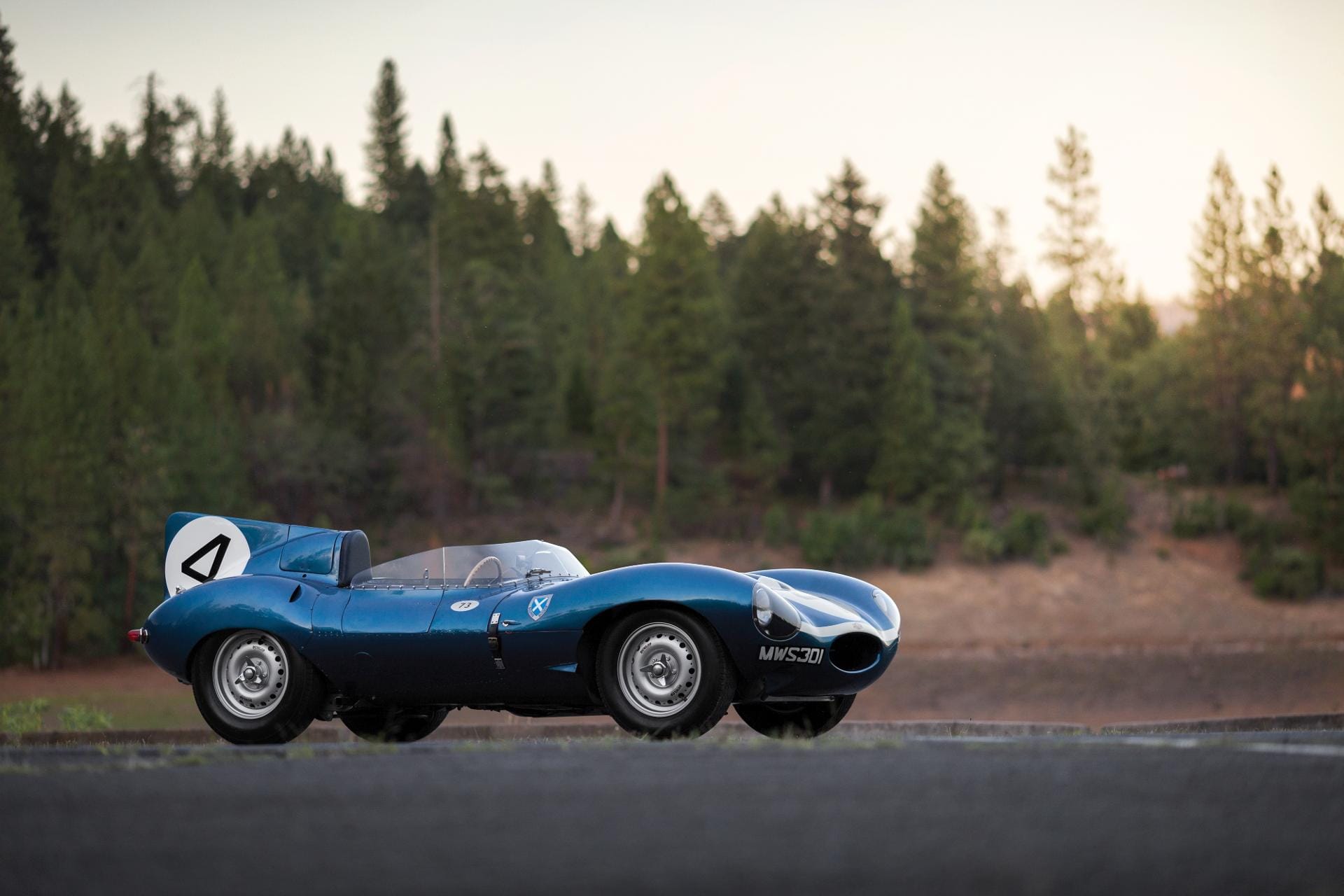 Den siebten Rang belegt ein Jaguar D-Typ aus dem Jahr 1955. Im August 2016 kam der Bolide bei einer Auktion von Sotheby's bei der Monterey Car Week für 21,8 Millionen US-Dollar (rund 19,4 Millionen Euro) unter den Hammer. Der zweisitzige Rennwagen, Nachfolger des Jaguar C-Type, belegte 1956 bei den 24 Stunden von Le Mans den ersten Platz mit fünf Runden Vorsprung vor dem Zweitplatzierten.