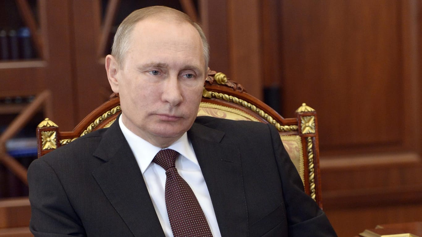 Wladimir Putin lässt das Militär größere Übungen an der Grenze abhalten.
