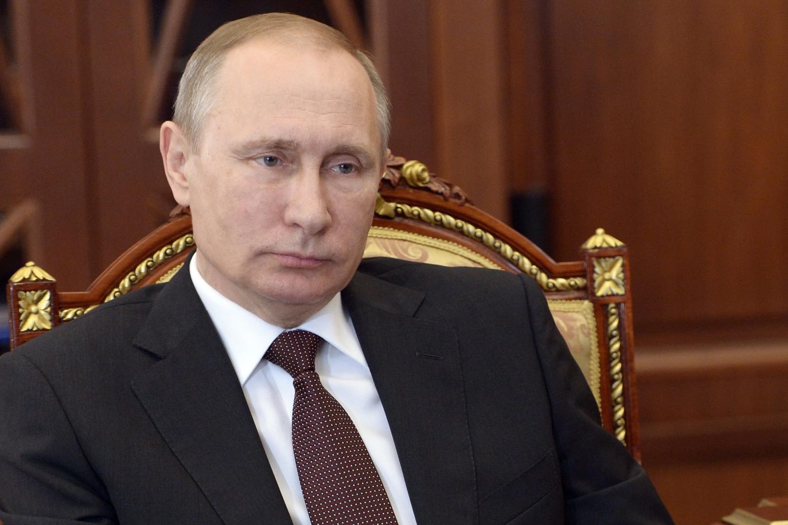 Wladimir Putin lässt das Militär größere Übungen an der Grenze abhalten.
