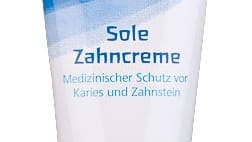 Auch die "Weleda Sole-Zahncreme" (6,60 Euro pro 100 Milliliter) konnte die Tester nicht überzeugen. Denn das teure Biokosmetik-Produkt enthält kein Fluorid und schützt daher nach Ansicht der Tester nicht vor Karies. Auch Verfärbungen werden nicht ausreichend entfernt. Dafür gab's die Note "Mangelhaft" (5,0)