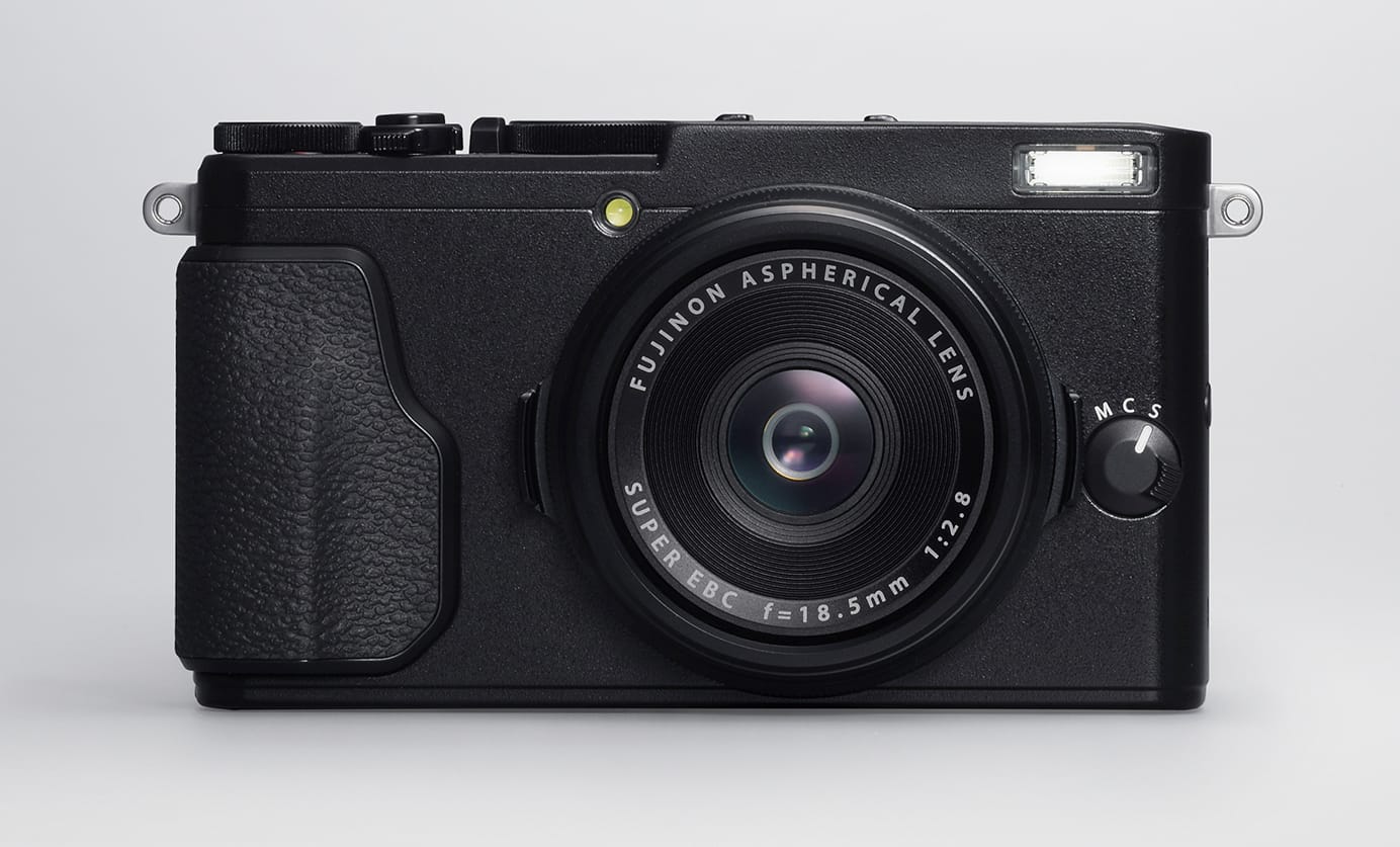 Die 690 Euro teure Fujifilm X 70 hat bei den getesteten Kompaktkameras den größten Bildsensor. Sie bekam die Gesamtnote "Gut" (Note 2,2).