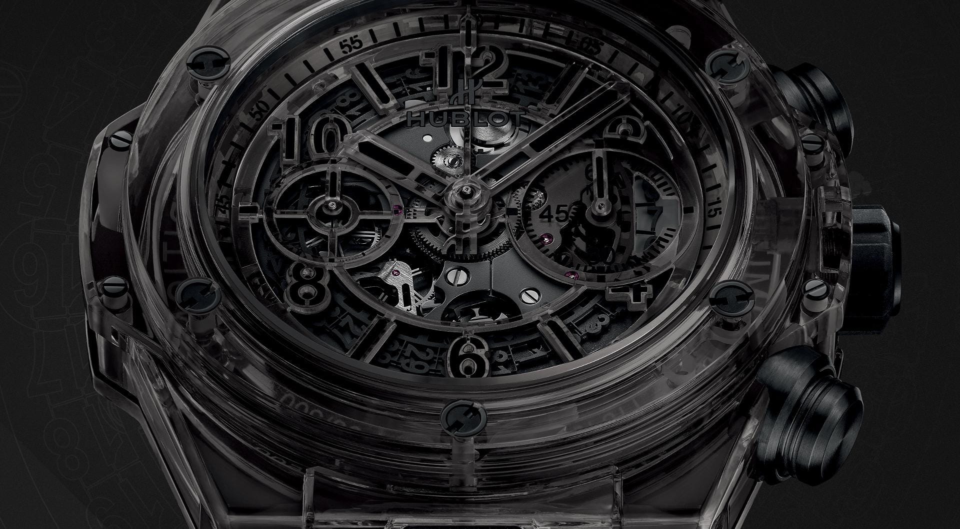 Ein wichtiger Trend in der Welt der feinen Zeitmesser sind derzeit Uhren aus ungewöhlichen Materialien. Ein Paradebeispiel ist die Bing Band Unico Sapphire von Hublot, deren Gehäuse aus Saphierglas besteht. Die Hublot wirkt wie eine gläserne Uhr und kostet knapp über 50.000 Euro.