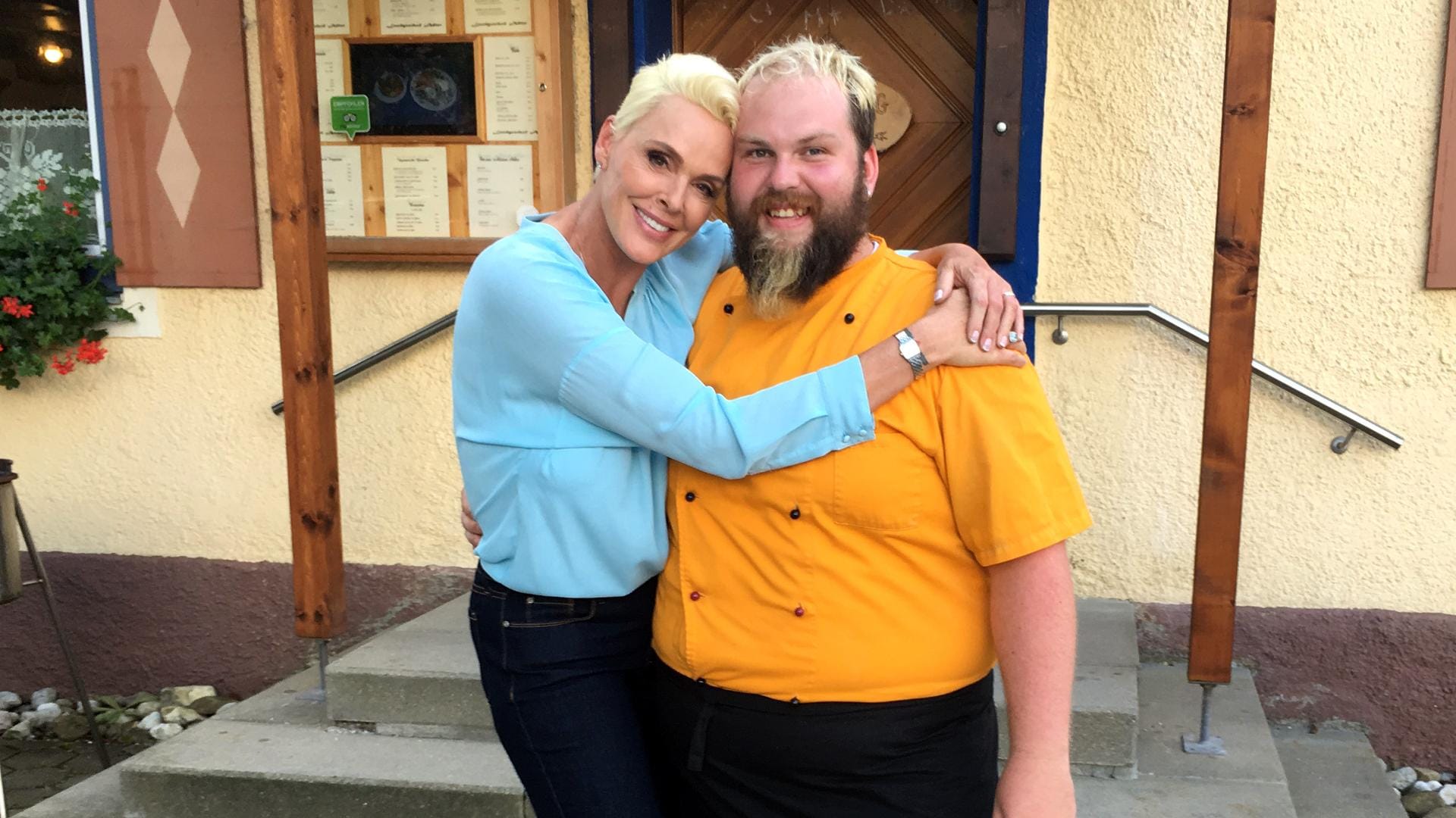 Brigitte Nielsen und Wirt Sebastian aus der RTL2-Sendung "Wirt sucht Liebe".