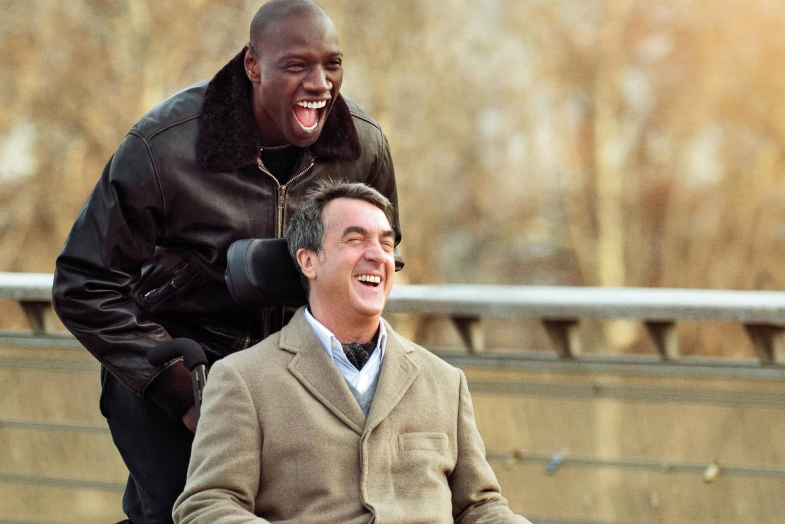 Omar Sy (l.) als Driss und François Cluzet als Philippe in "Ziemlich beste Freunde"