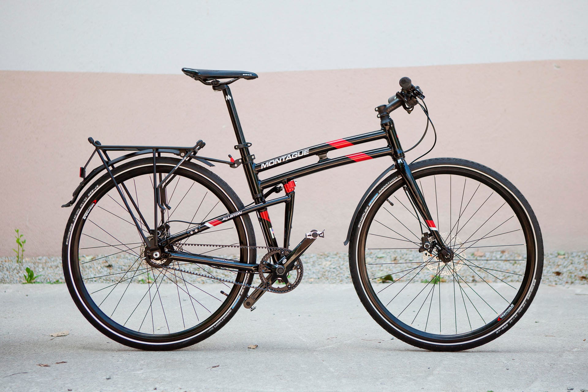 Mit seinen 28-Zoll-Reifen kaum als Faltrad zu erkennen, bietet sich das Montague "Allston" als Alternative zum Trekkingbike an.
