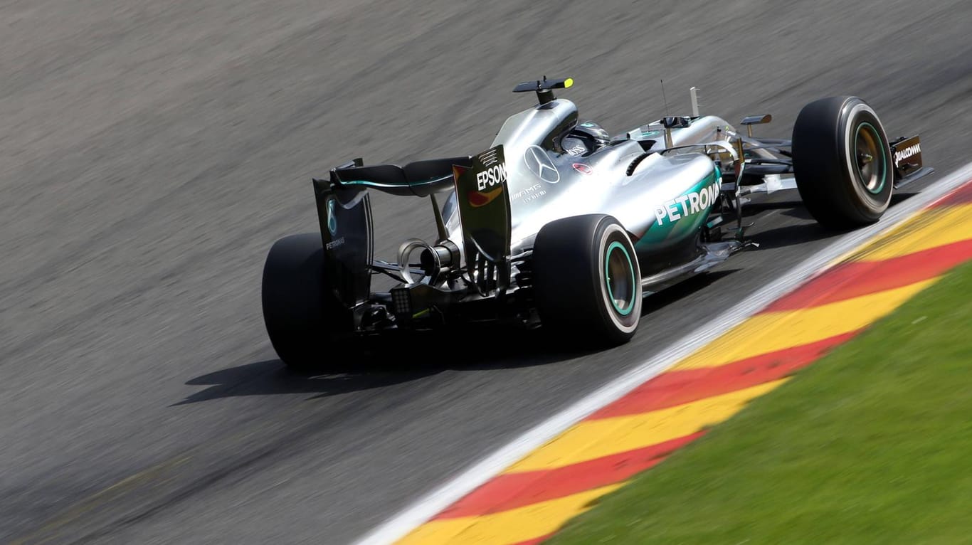 Nico Rosberg in der berüchtigten Eau Rouge auf dem Kurs in Spa.