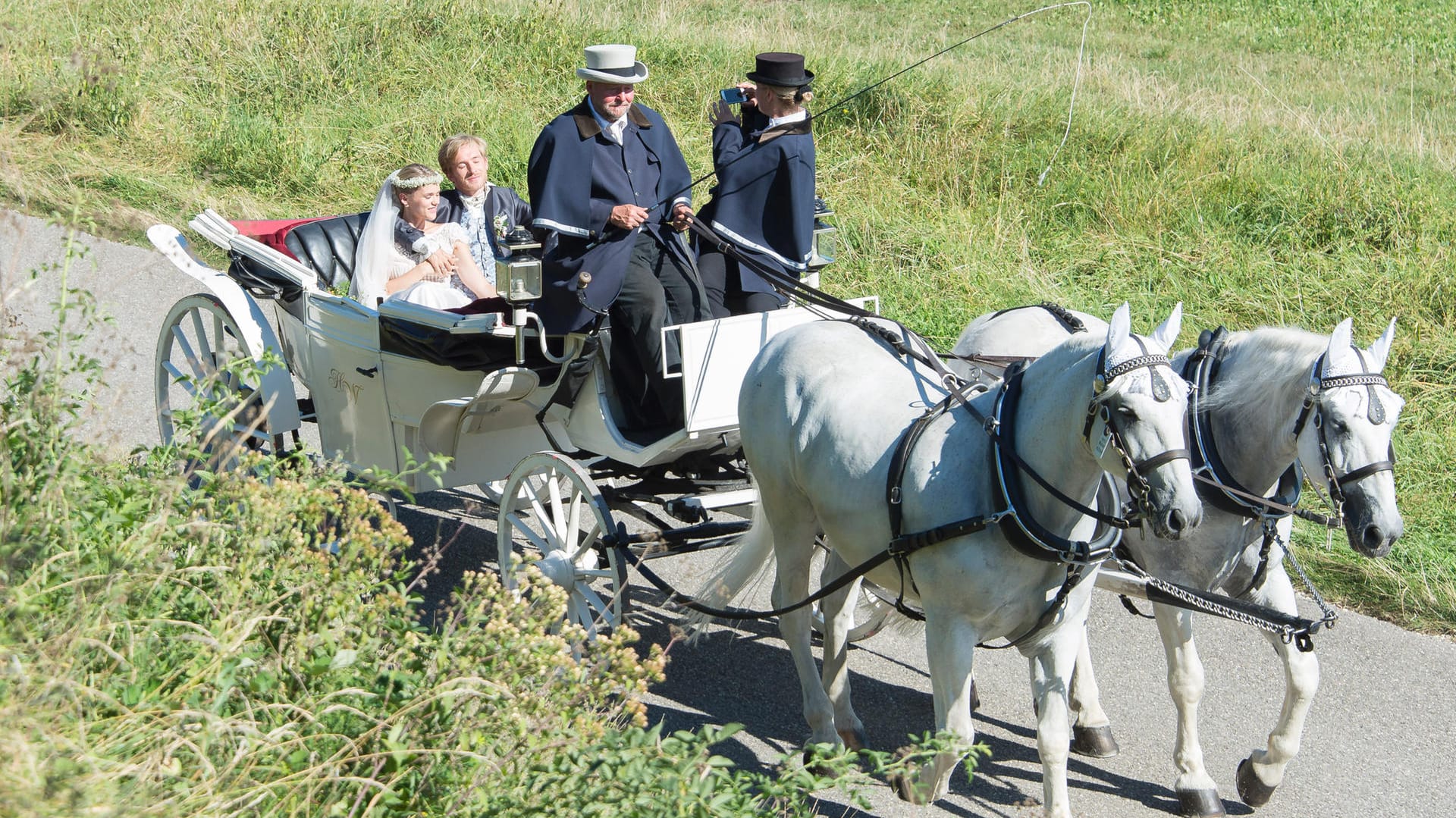 Idyllische Fahrt als frisch verheiratetes Ehepaar.