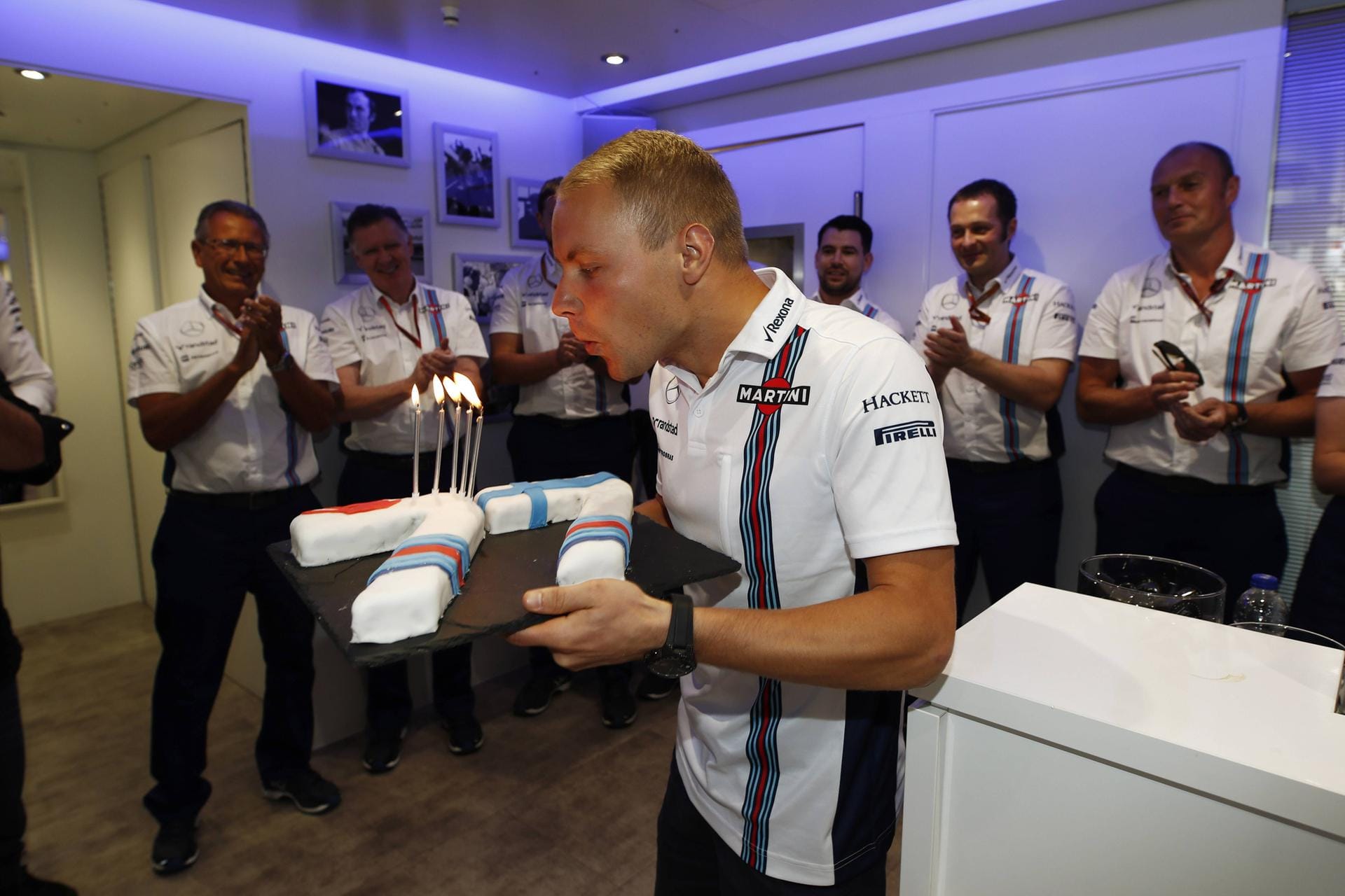 Happy Birthday! Williams-Pilot Valtteri Bottas feiert in Spa Geburtstag.