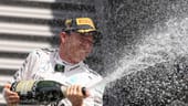 Obligatorische Sektdusche: Nico Rosberg jubelt über seinen Sieg in Spa.