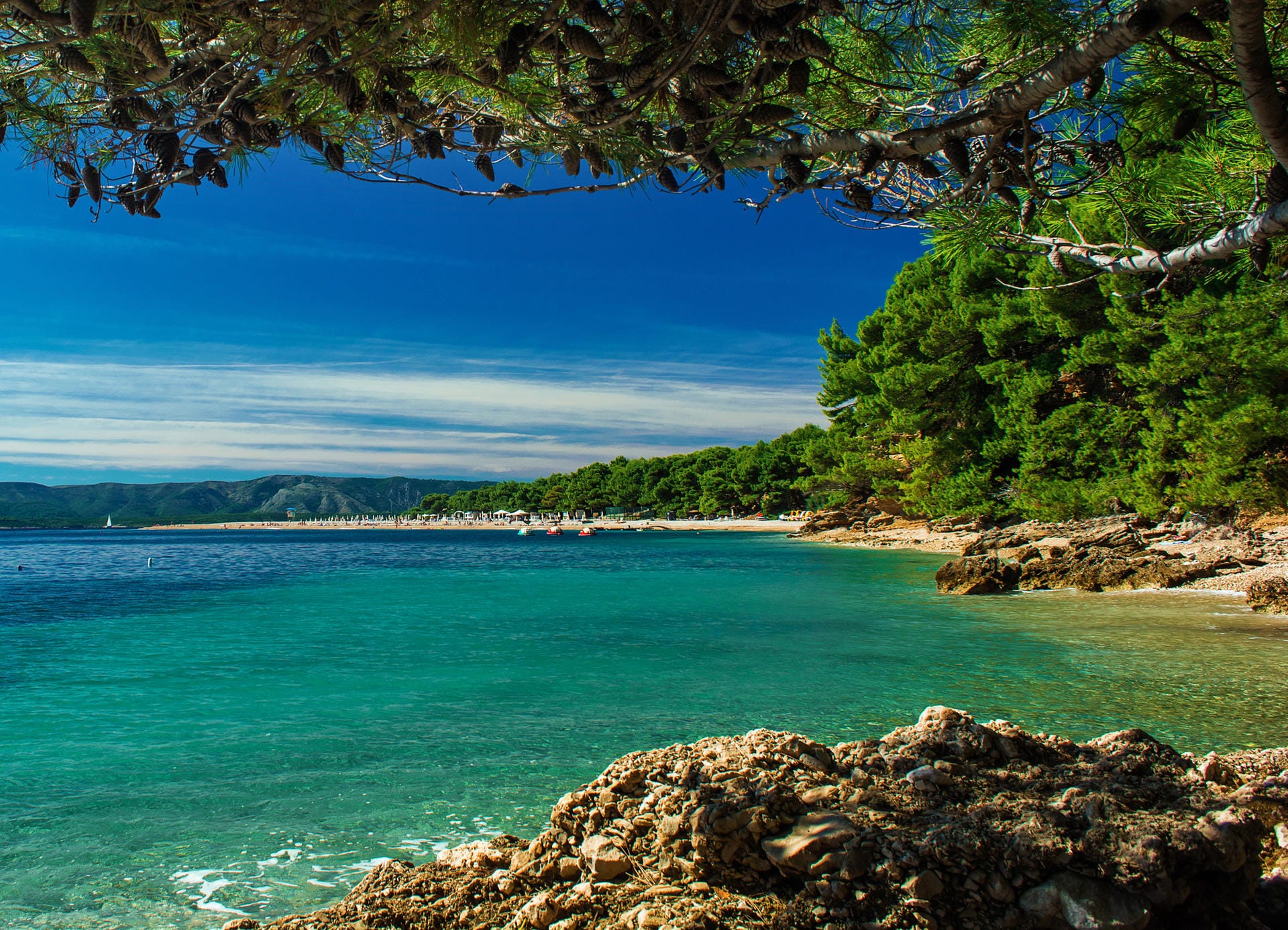 Dies ist der Strand von Zlani Rat auf der kroatischen Insel Brac.
