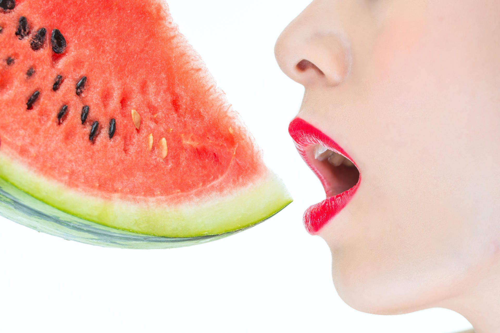 Genießen Sie Wassermelone mit Ihrer Partnerin – die Inhaltsstoffe sollen für bessere Durchblutung und mehr Standfestigkeit sorgen.
