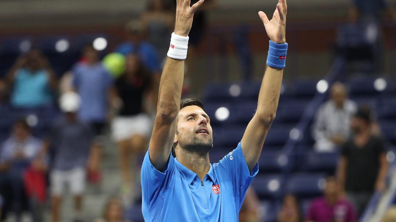 Novak Djokovic feiert seinen Sieg über den Polen Jerzy Janowicz.