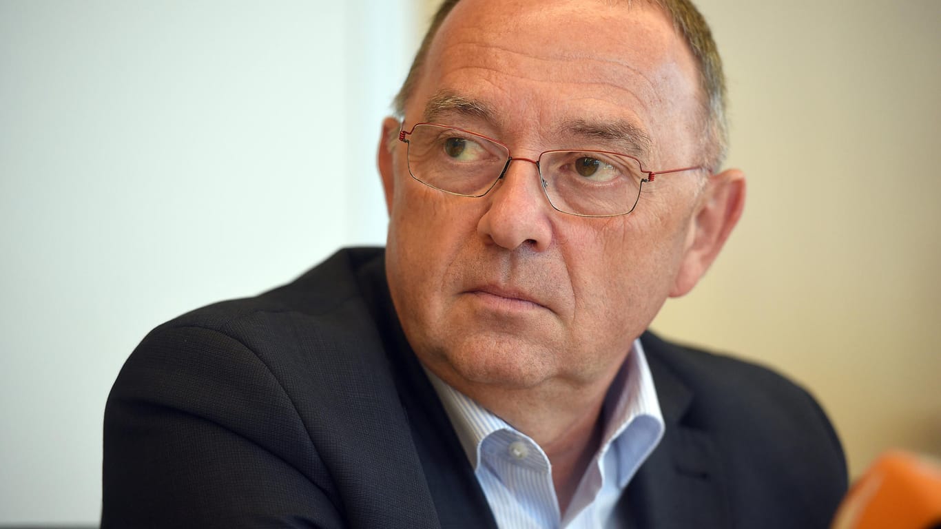 Der Finanzminister des Landes Nordrhein-Westfalen, Norbert Walter-Borjans (SPD), will den Zugriff auf "herrenlose" Konten erleichtern.
