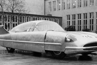 Borgward Traumwagen: Futuristische Studie mit der Schnauze eines E-Type.