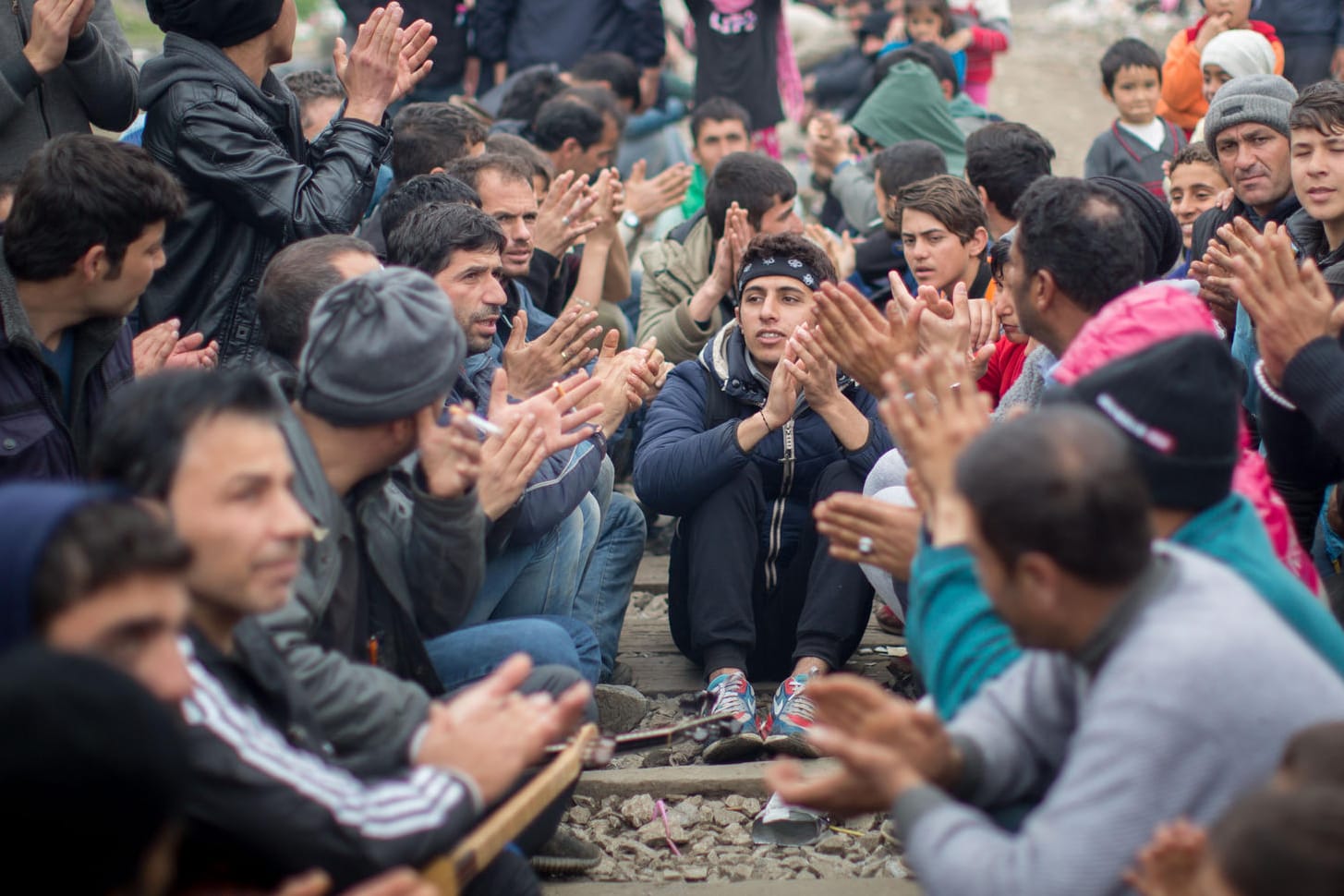 März 2016: "Merkel" und "Germany" rufen Flüchtlinge an der griechisch-mazedonischen Grenze.