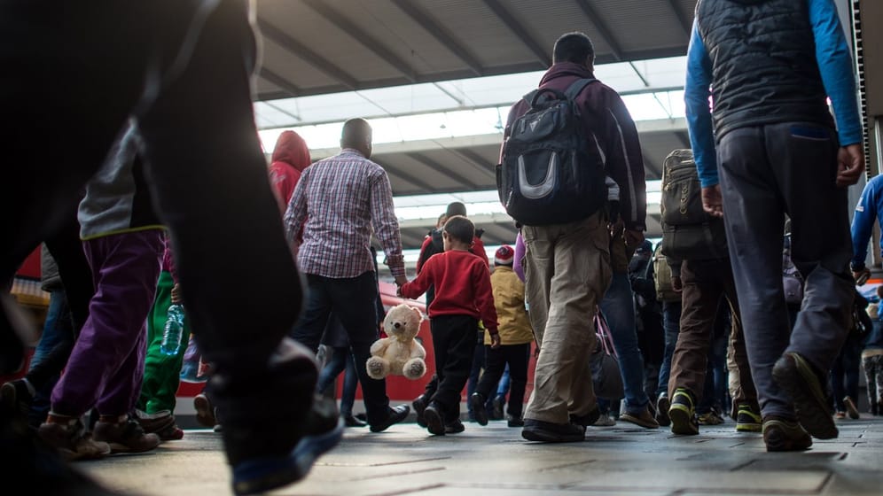Mit einem Zug aus Österreich eingetroffene Flüchtlinge im September vergangenen Jahres im Hauptbahnhof in München.