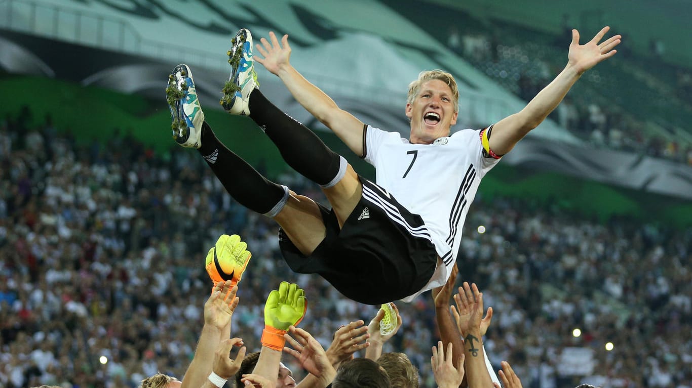Die deutsche Nationalmannschaft lässt Bastian Schweinsteiger zum Abschied hochleben. Dem ZDF bescherte die Übertragung des Spiels Deutschland gegen Finnland solide Einschaltquoten.