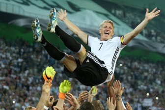 Die deutsche Nationalmannschaft lässt Bastian Schweinsteiger zum Abschied hochleben. Dem ZDF bescherte die Übertragung des Spiels Deutschland gegen Finnland solide Einschaltquoten.