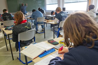 Schulsystem: Die Mehrheit der Deutschen hält es für sinnvoll, dass Leistungen von Schülern mit Noten bewertet werden.