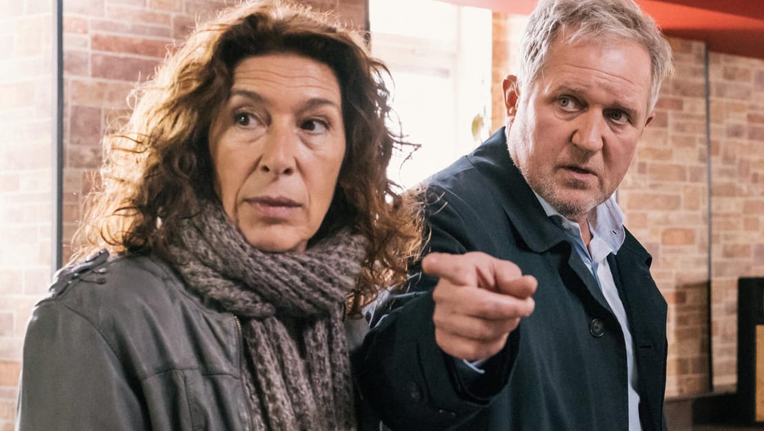 Auf der Spur von Menschenhändlern: Bibi Fellner (Adele Neuhauser) und Moritz Eisner (Harald Krassnitzer) im "Tatort: Die Kunst des Krieges".