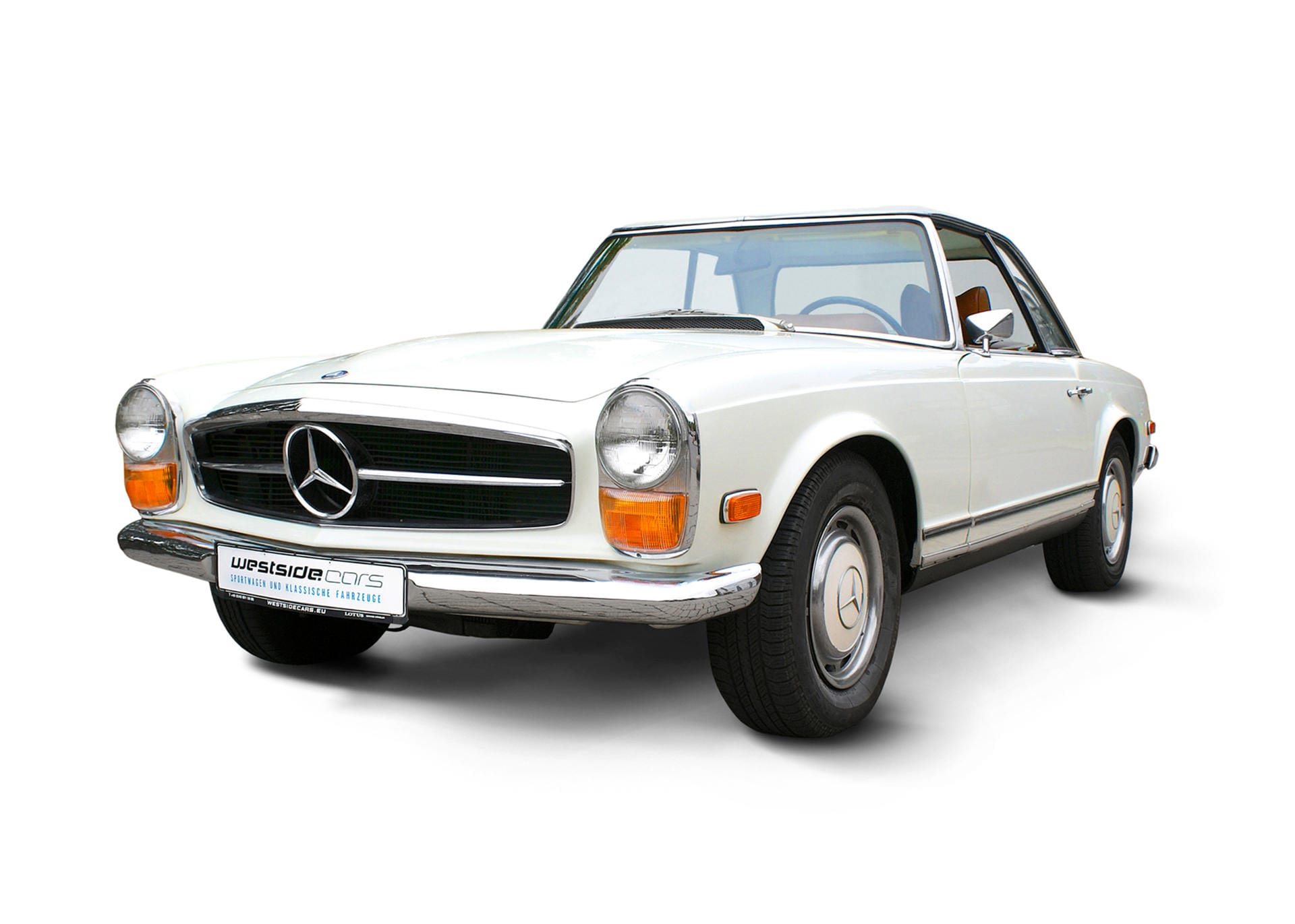 Der Mercedes 280 SL Automatik W113 "Pagode", Baujahr 1971, ist ein US-Modell. Zu erkennen an der Tachostand-Angabe in Meilen. Ihn gibt es bei Tchibo für 54.900 Euro.