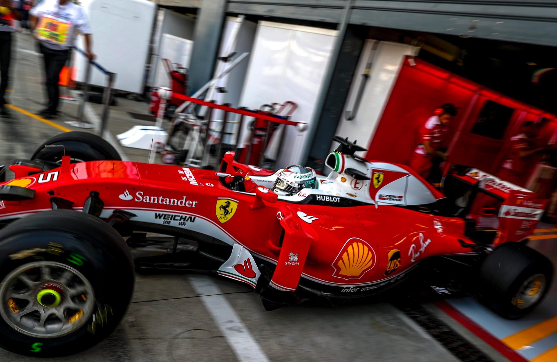 Auf geht's, Sebastian! Ferrari steht beim Heimrennen ganz schön unter Druck.