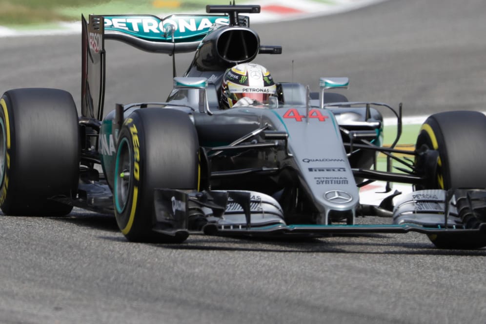 Lewis Hamilton in seinem Mercedes während des Trainings in Monza.