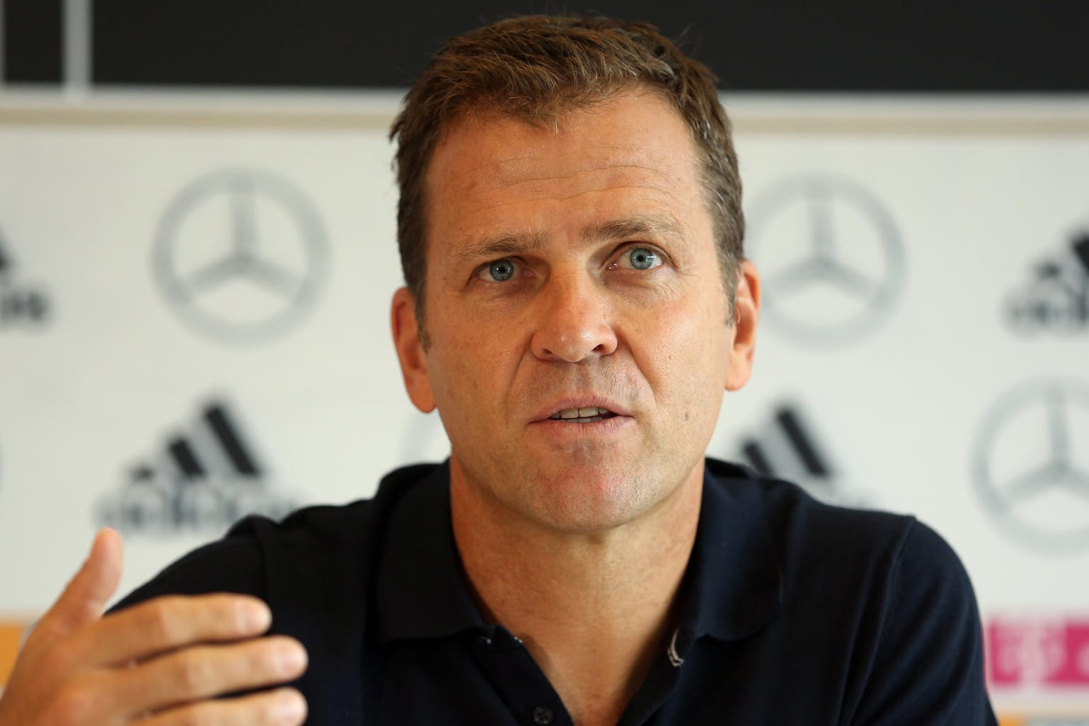 DFB-Teammanager Oliver Bierhoff auf einer Pressekonferenz.