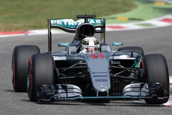 Lewis Hamilton dominiert das Qualifying in Monza.
