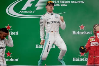 Nico Rosberg jubelt über seinen Triumph in Italien.