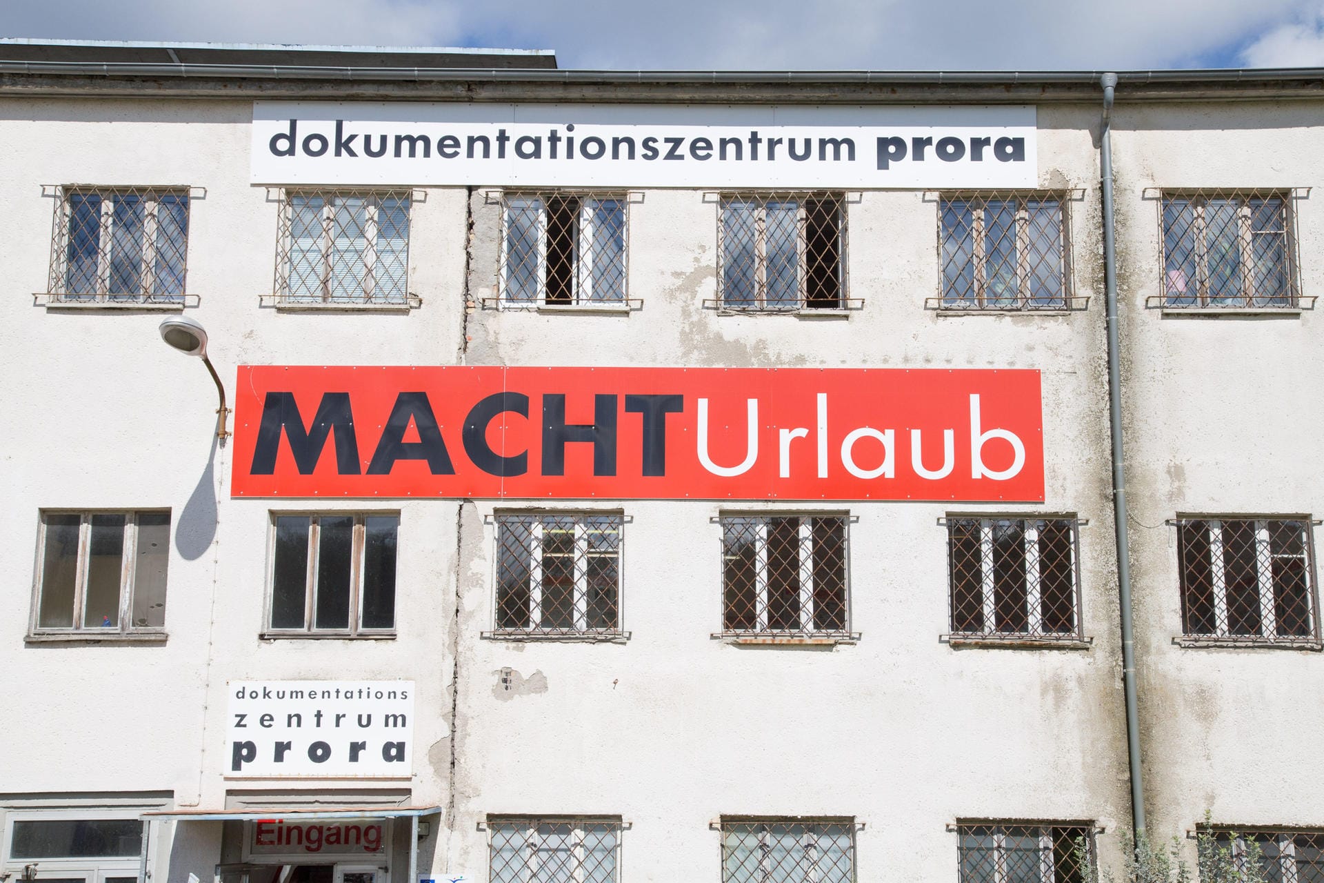 Das Dokumentationszentrum Prora mit der Ausstellung "MachtUrlaub".