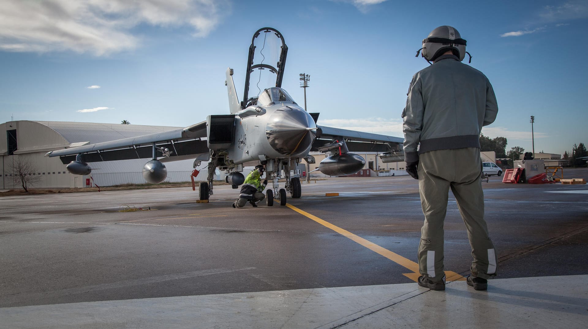 Syrien-Einsatz der Bundeswehr: Tornado-Aufklärungsjets auf dem Luftwaffenstützpunkt in Incirlik. Syrien-Einsatz der Bundeswehr: Tornado-Aufklärungsjets auf dem Luftwaffenstützpunkt in Incirlik.
